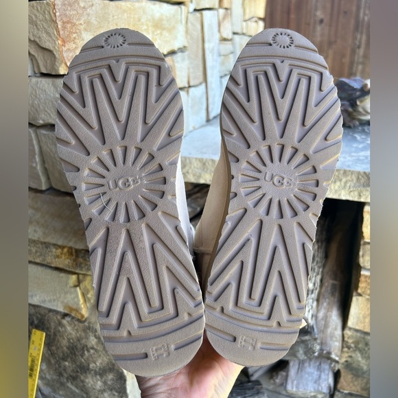 UGG Australia Brita cream boot in suede & sheepskin with fluffy Pom-Pom Sz-10. R - Picture 16 of 16